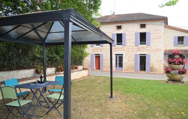 sainte-colombe-en-bruilhois-gite-begonia