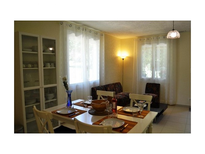 Gite-bidaouet-barbulescu-salle-a-manger