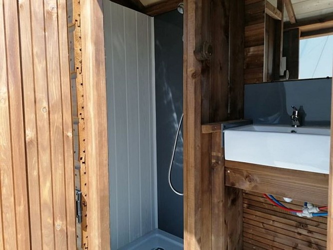 salle de bain cabane . Quiescis