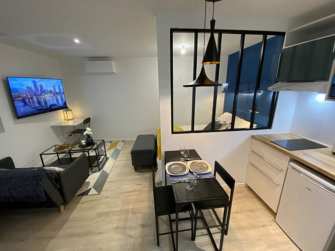 Meynard-Standing-(7)-destination-agen-tourisme