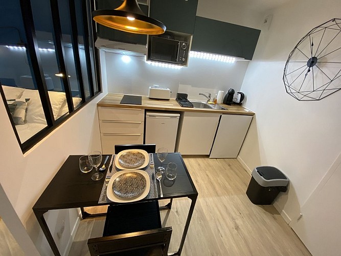 Meynard-Standing-(3)-destination-agen-tourisme