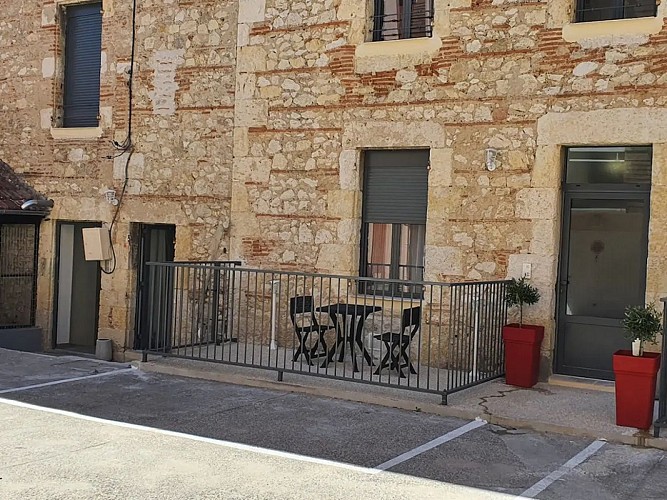 Pierres-cachées-terrasse-charmant-destination-agen-tourisme