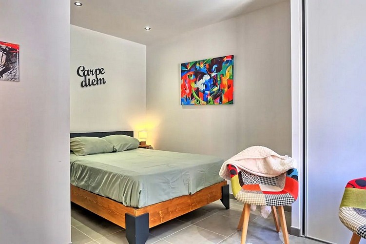 Pierres-cachées-charmant-lit-destination-agen-tourisme