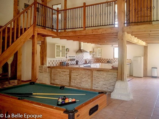 HLO_Gîte La Belle Epoque_Coulx_billard et cuisine 