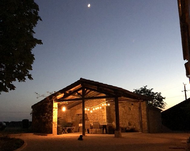 HLOAQU047V50GNL9_Blanquefort_Chambre en pierre_Gîte Villeréal_nuit