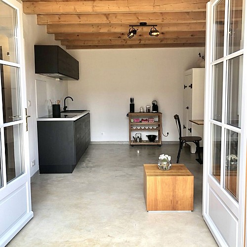 HLOAQU047V50GNWA_Blanquefort_Chambre en pierre_Gîte Monpazier_cuisine