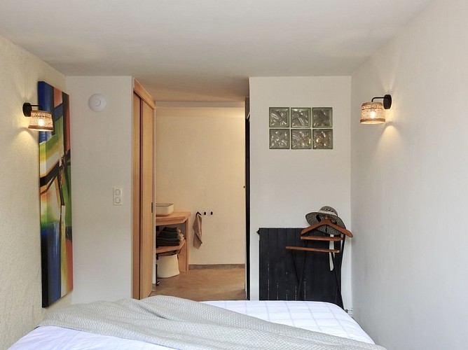 HLOAQU047V50GNWA_Blanquefort_Chambre en pierre_Gîte Monpazier_chambre 1