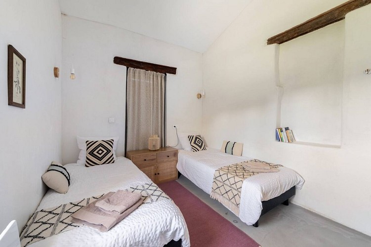 e9a8416f-acba-4bec-898a-bb973a76b5d6