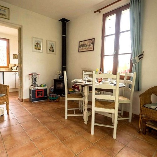 Gite-images-Duck-Cottage-Lounge-dining-area-scaled-e1625071512229-p9fpvs016cyz9rpijlkqgzqu2cr6xt3crhkzrvgkvy