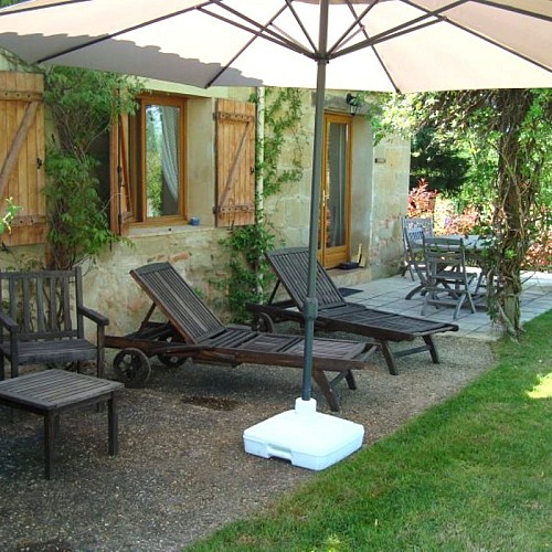 10-Duck-Cottage-sun-terrace-overlooking-the-grounds-pb3yb4b6qlsv2mckgep8lhaqauh91i5dt5o4r05y9q