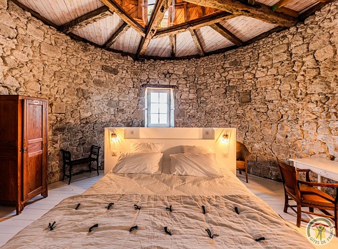 lauzun-gite un petit chateau-lit