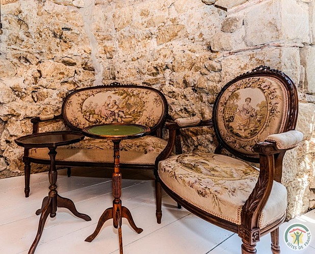 lauzun-gite un petit chateau-salon