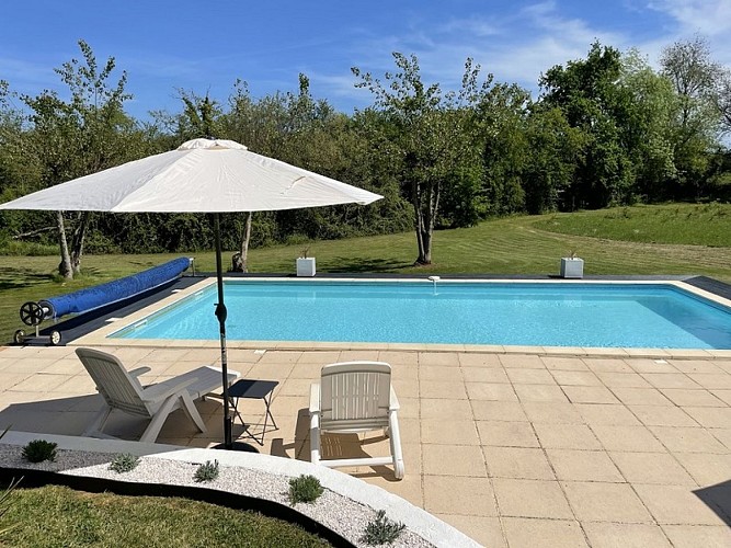 HLOAQU047V50J1IY_Cuzorn_O'Connor_Gîte Delphine_piscine