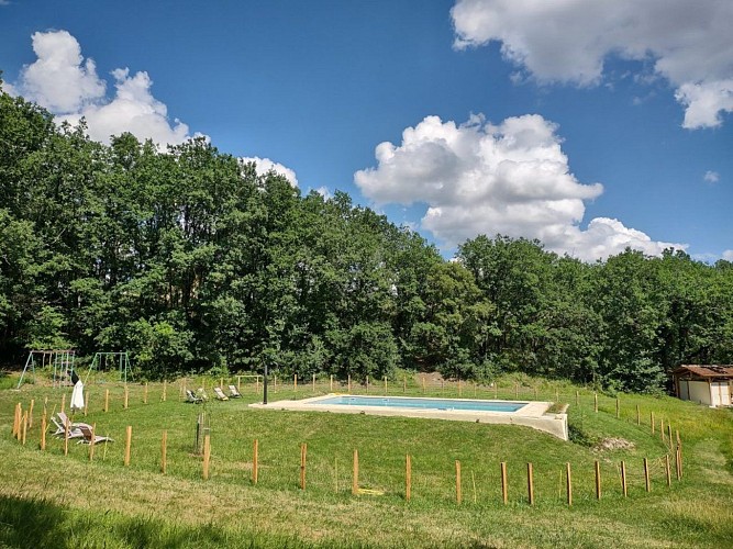 HLOAQU047V50JAKQ_piscine à partager.jpg