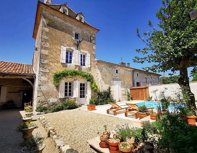 Maison Laparade_extérieur piscine