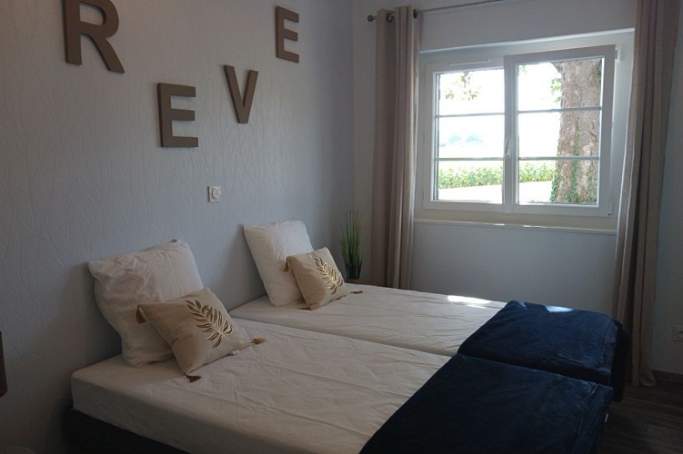 HLOAQU047V50JZJS_MONTASTRUC_09