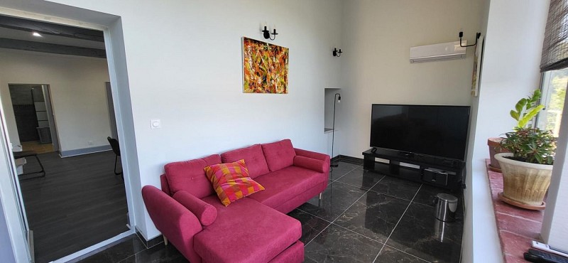 HLOAQU047V50K4NX_StHilaireDeLusignan_LaoumetChezLara_photo8