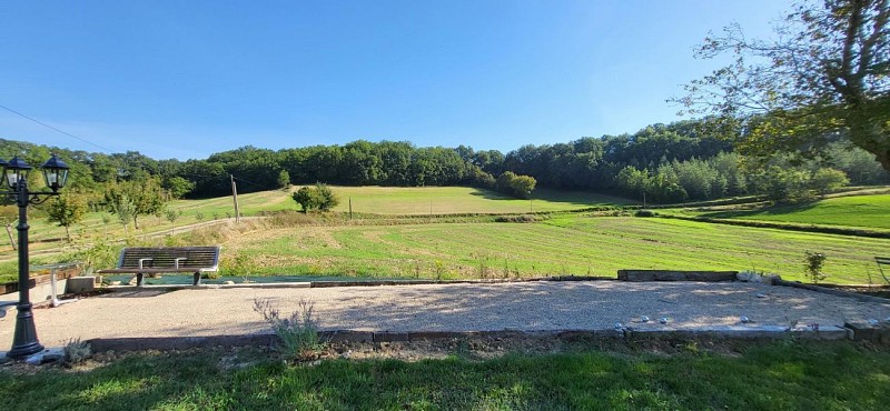 HLOAQU047V50K4NX_StHilaireDeLusignan_LaoumetChezLara_photo5