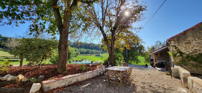 HLOAQU047V50K4NX_StHilaireDeLusignan_LaoumetChezLara_photo6