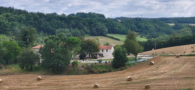 HLOAQU047V50K4NX_StHilaireDeLusignan_LaoumetChezLara_photo12