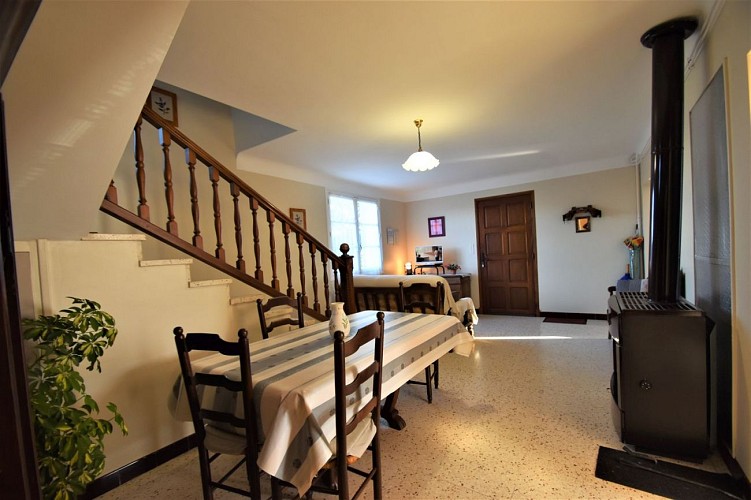 Appartement Escoz espace salle a manger et salon - Lasse