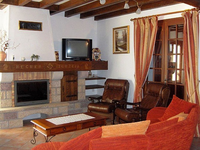 Location Lerissa - 07 - Salon - Caro