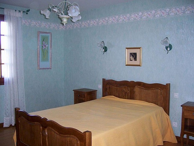 Location Lerissa - 09 - Chambre lit double peche - Caro