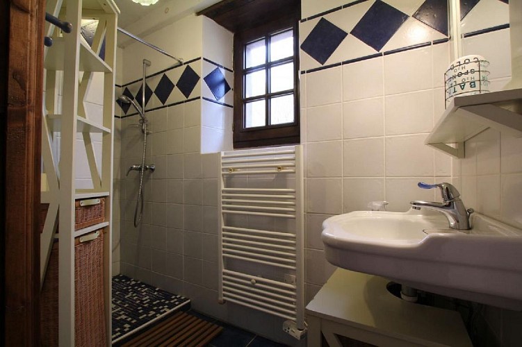 Maison Anchordoquy salle de bain - Bidarray