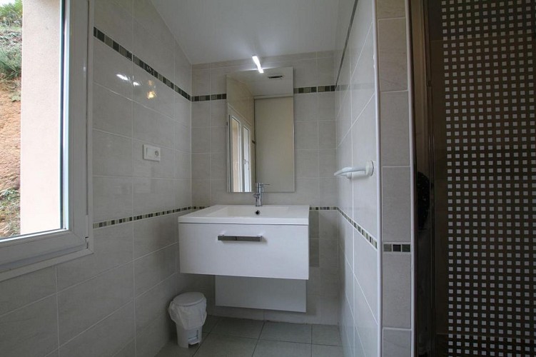 maison-lascor-salle-de-douche-hosta