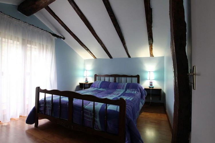 maison-lascor-chambre-lit-double-hosta