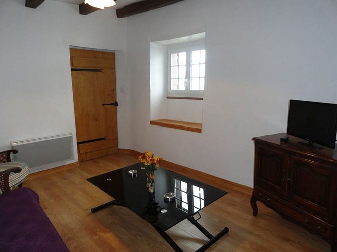 Location-Ahado-salon-tv-Uhart cize©otgb