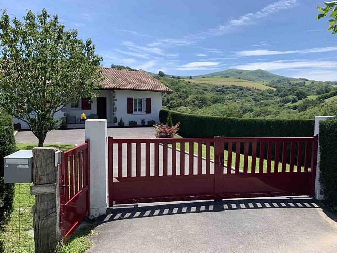 Urruty - Entrée propriété