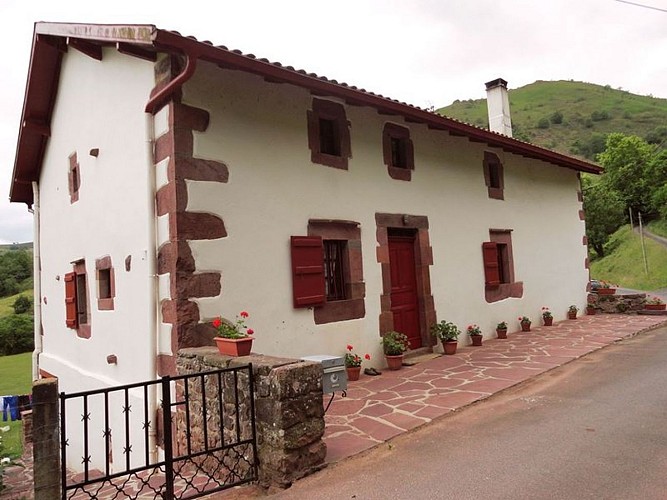 Location Parachu - Entrée appartement - Bidarray