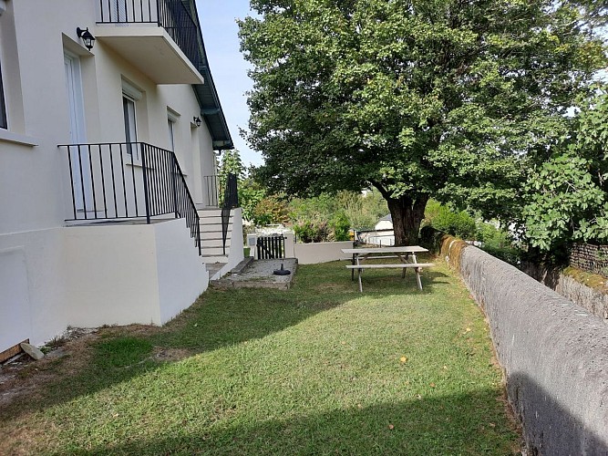 Façade et cour extérieur