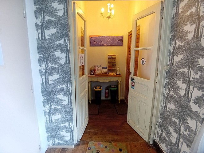 Entrée distribuant les studios Glycines 2 et 3