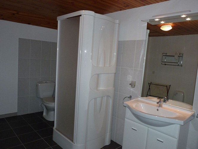 Gîte Clos Basté - salle de douche Moncaup cph SMT Nord Béarn &amp; Madiran