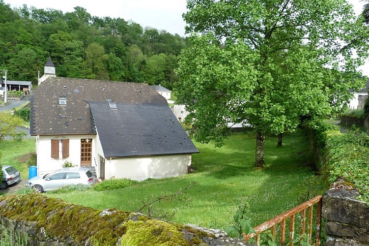 Peyras_02_çentrée et vue arrière