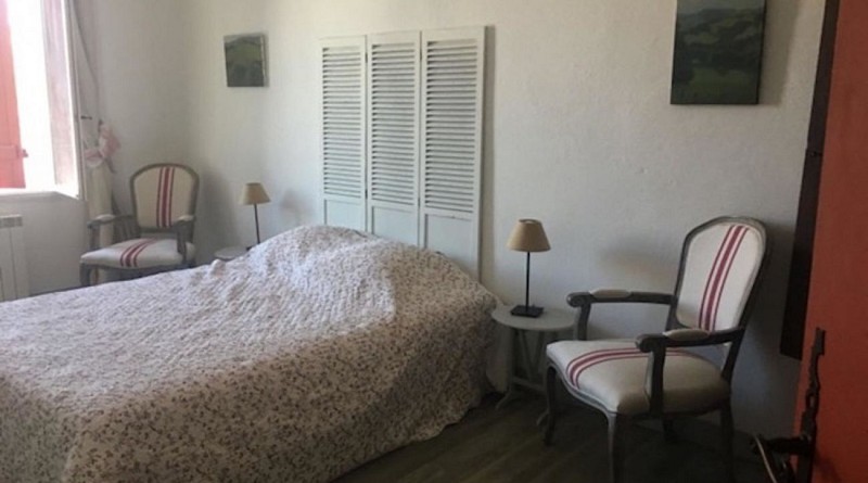 appartement-gallet-chateau-de-meharin-chambre-lit-double-fleurs-meharin