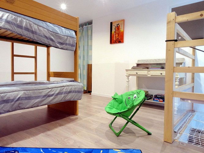 Salle de jeu et lit superposé enfants gite Mendiburia Arraute charritte