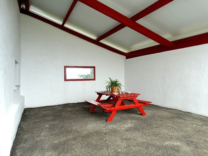 Coin table pique nique gite Mendiburia Arraute Charritte