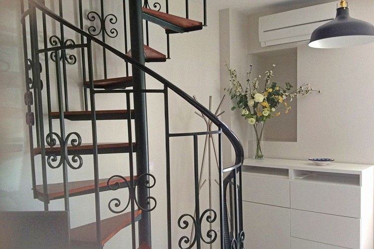 laqueche_escalier_meublé_urrugne