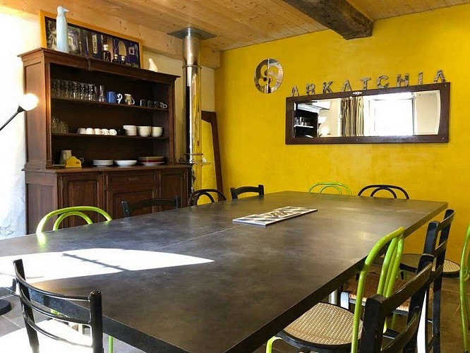 maison-delmotte-arkatchia---salle-a-manger---hosta