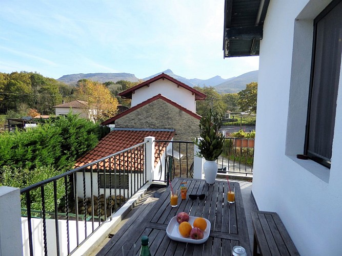 Heckmann-ganbara-terrasse-meuble-urrugne