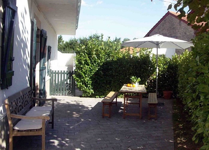 heckmann-terrasse-larrun-meuble-urrugne