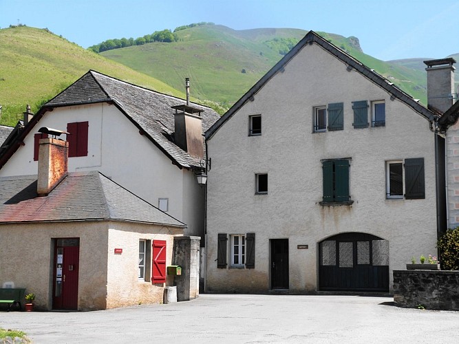 Gites-communaux-Facade-Carricart-ACCOUS