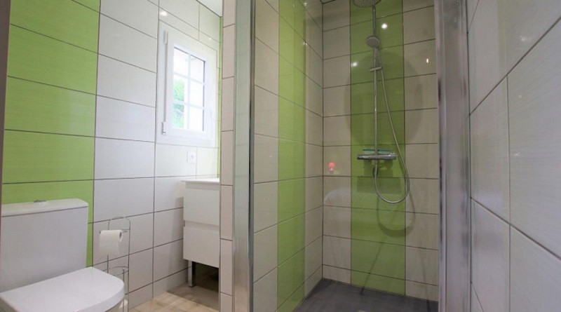 maison gelos salle de douche chambre trois lits ahaxe