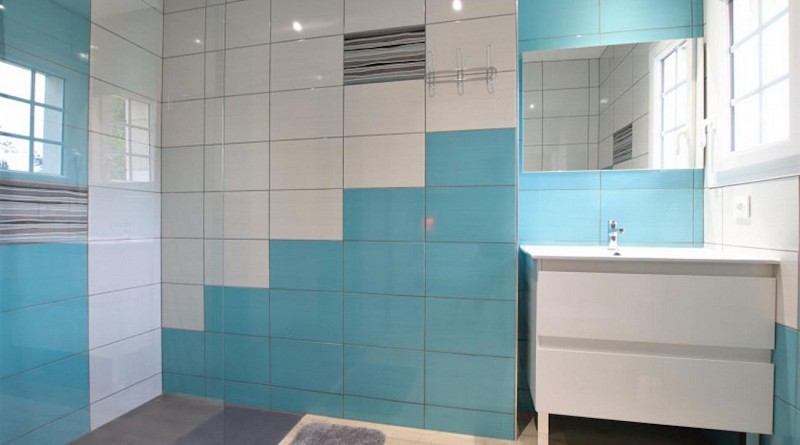 maison gelos salle de douche chambre lit double motifs ahaxe