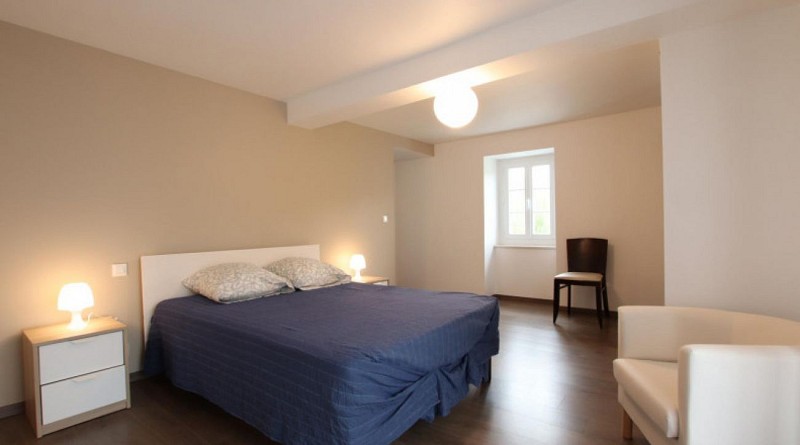maison jaureguy chambre lit double bleu beyrie