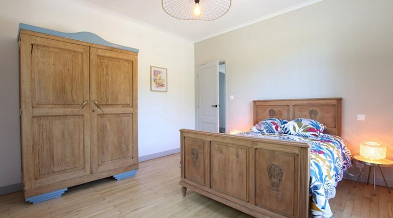 maison eyherart chambre lit double bois ascarat