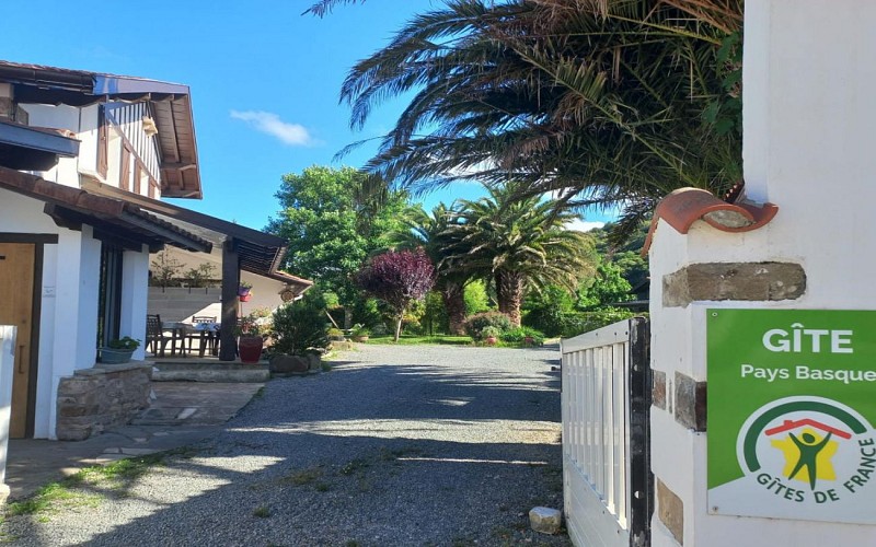 Entrée du Gîte Etchenika Côte Basque